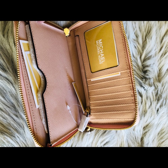 NWT Michael Kors heart ❤️ LG MF Wallet Wristlet - Picture 5 of 5